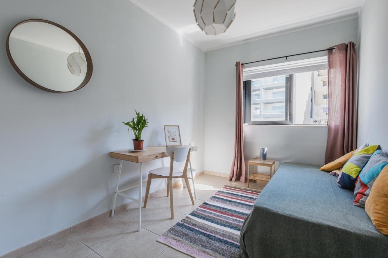 Stylish 3 Bedroom Apartment - St. Julians - 5 Mins From Balluta Bay Сент Джулианс Экстерьер фото