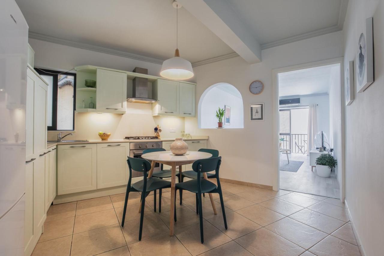 Stylish 3 Bedroom Apartment - St. Julians - 5 Mins From Balluta Bay Сент Джулианс Экстерьер фото